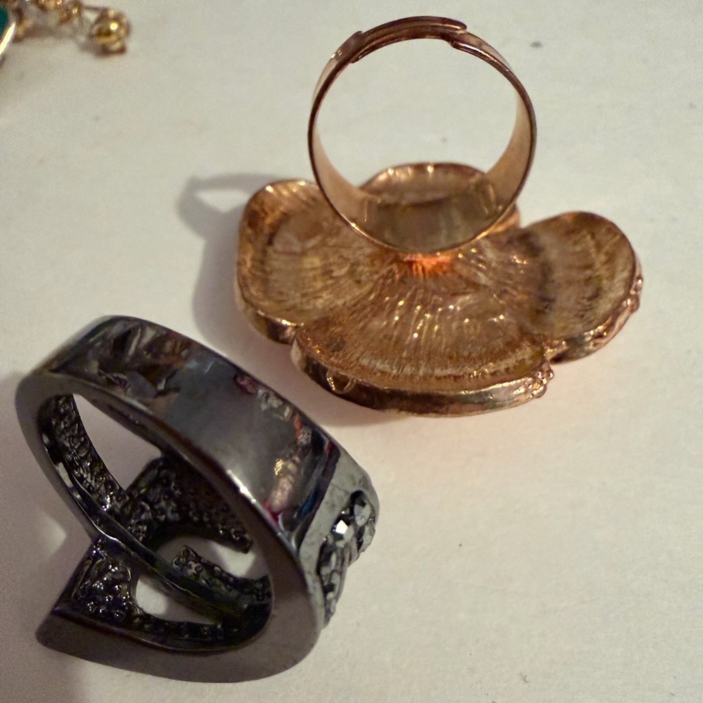 Large Statement Flower Ring And Black Ring Bundle - image 3